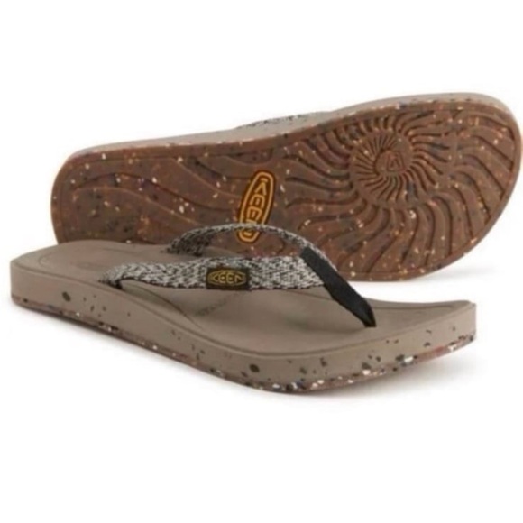 Keen Shoes - Women's Keen Harvest Flip Flop Thong
Sandals with Recycled Straps